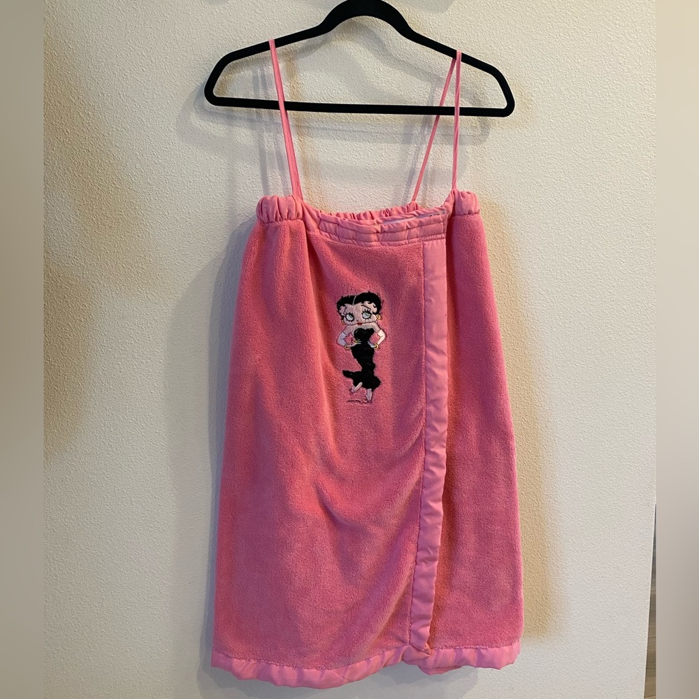 2005 Betty Boop Pink Bath Wrap